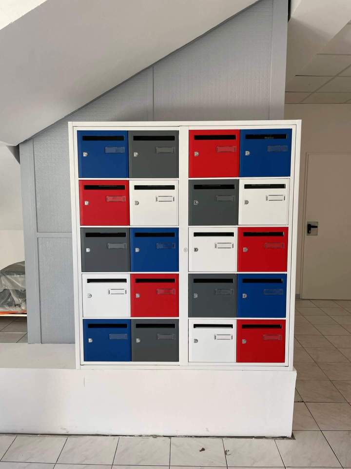Boîte aux lettres collective moderne intérieur La Penne-Sur-Huveaune