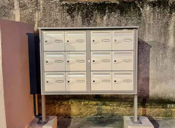 Installation boîte aux lettres La Penne-sur-Huveaune