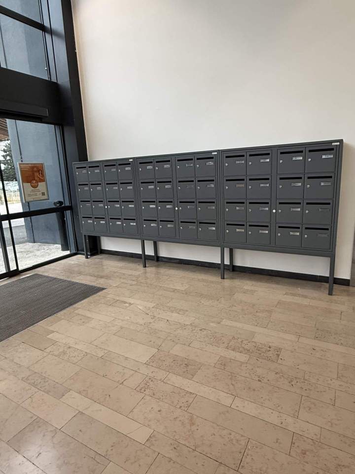 Boîte aux lettres collectives dans le hall La Penne-sur-Huveaune